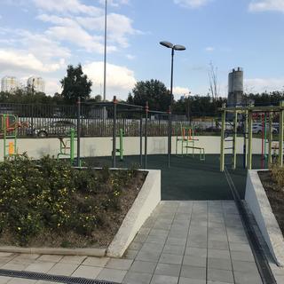 Кладка тротуарной плитки, благоустройство двора